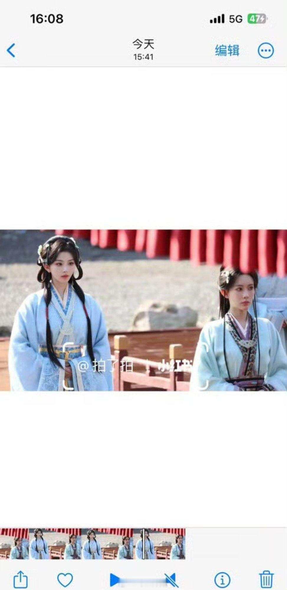 孟子义跟孔雪儿的同框路透图来了，两位的古装妆造有点相似又有点不同，你第一眼被谁迷