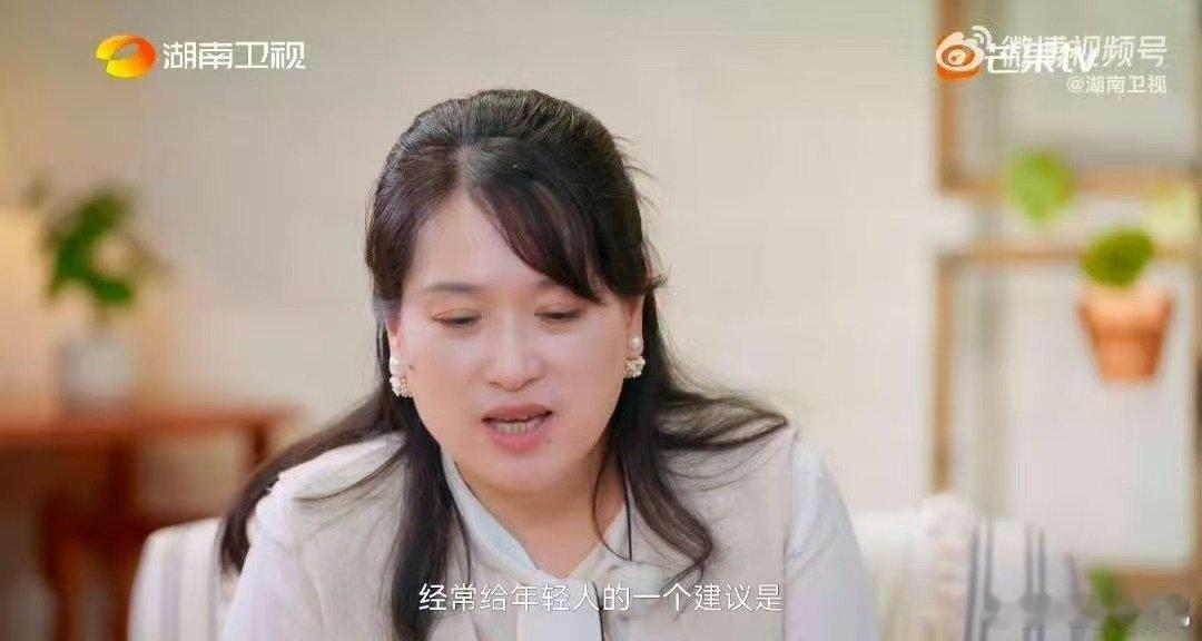 爱情里把自己当书别当画湖南卫视背后把自己当书而非画，沈奕斐教我们在爱情里保持长久