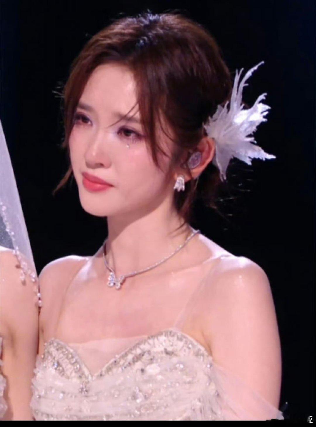 唐艺昕这次精神压力好大唐艺昕第一次当队长就有人淘汰待定 唐艺昕第一次当队长就有人