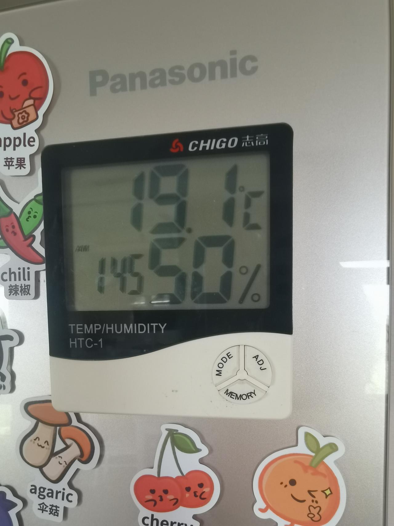 俗话说“春捂秋冻”。春天到了，气温虽然升到20度左右，可坐在家里不动，身上还是会