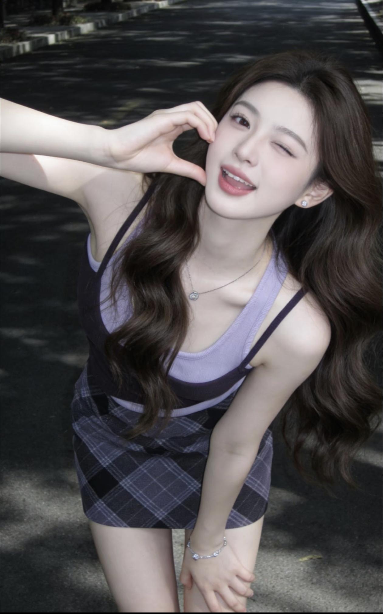 笑靥如花，心似月明