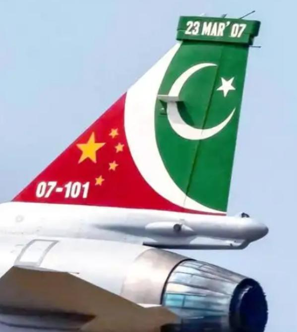 从 F-16 梦碎到枭龙腾飞：巴铁如何靠中国军工摆脱西方武器枷锁？
 
上世纪8