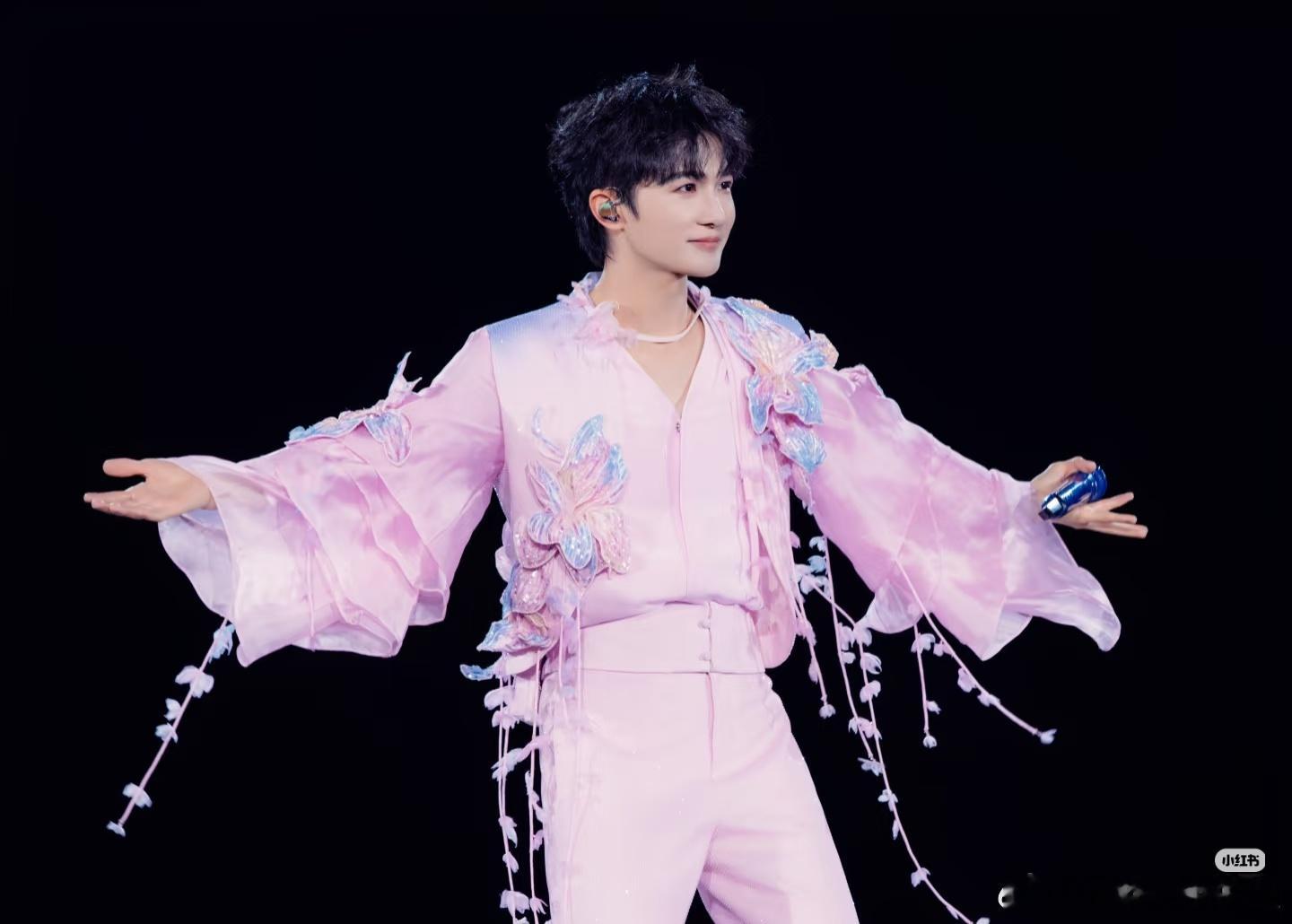 周深 1️⃣腾讯音乐由你榜🌹周深的扑通扑通棕榈树叶偷偷吹散海鸥，沙滩和晴空依然