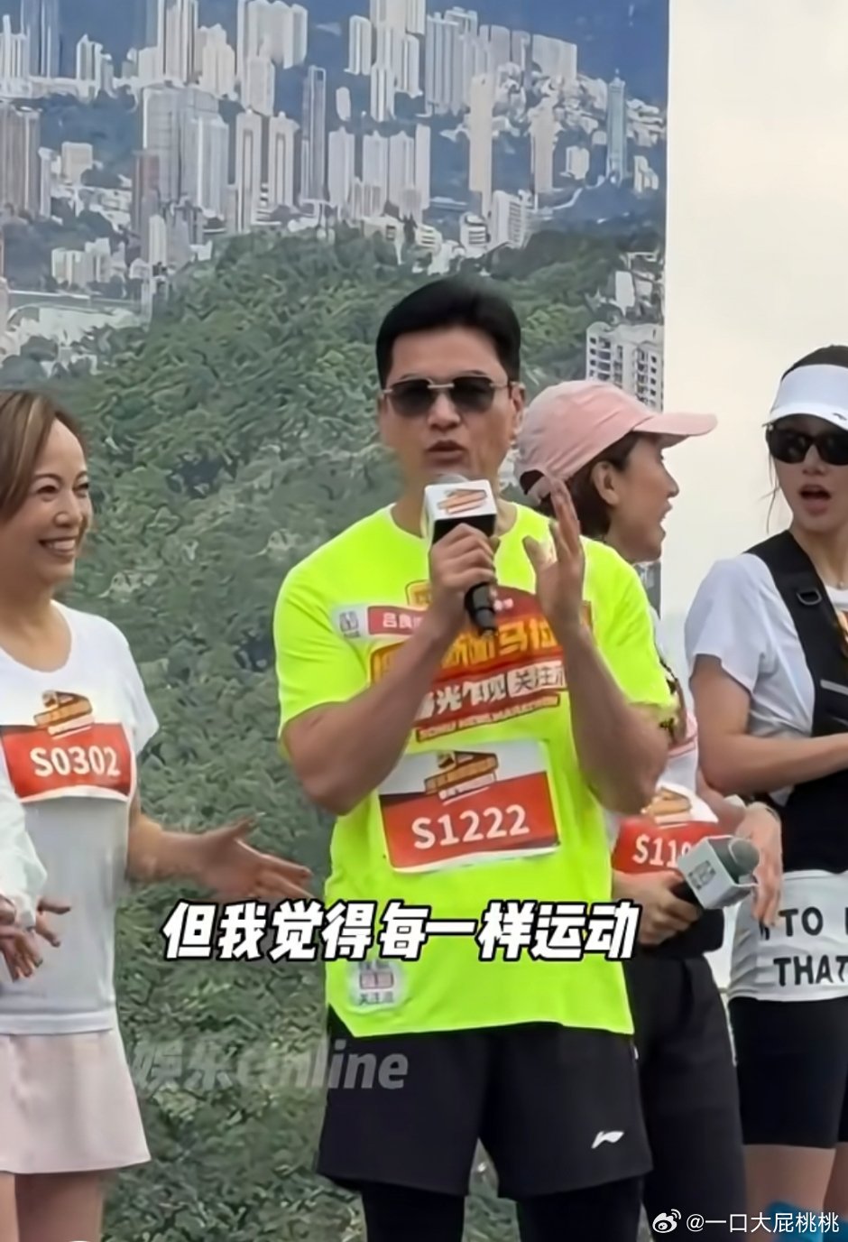 71岁老人吕良伟今天参加马拉松比赛 