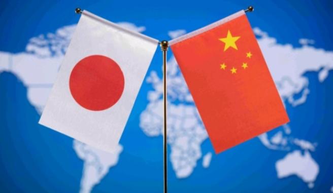 日本突然朝我们喊话了，日本外务大臣茂木敏充声称，日本坚持日中战略互惠关系！

这