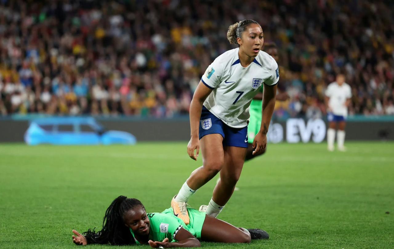 女人何苦为难女人？黑人何苦为难黑人[捂脸]，英格兰女足确实有点脏了，何必如此呢？