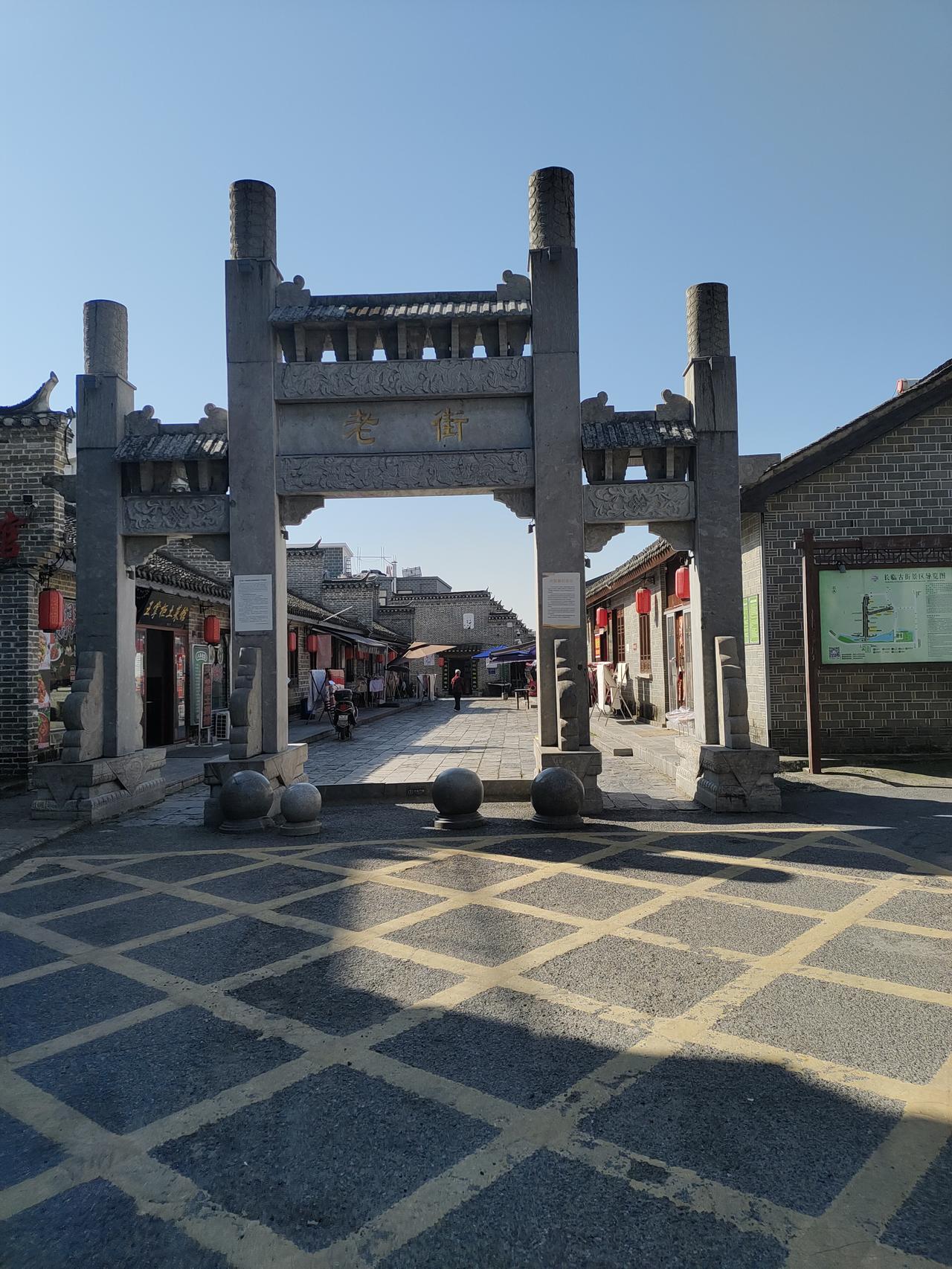 长临河古镇
今天来到了长临河，还不错，大包子2元钱一个，干刀鱼20元一斤！真便宜