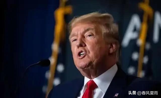 特朗普总统于周一声称，他曾与他喜欢的一位美国前总统就当前对伊朗的轰炸打击行动进行