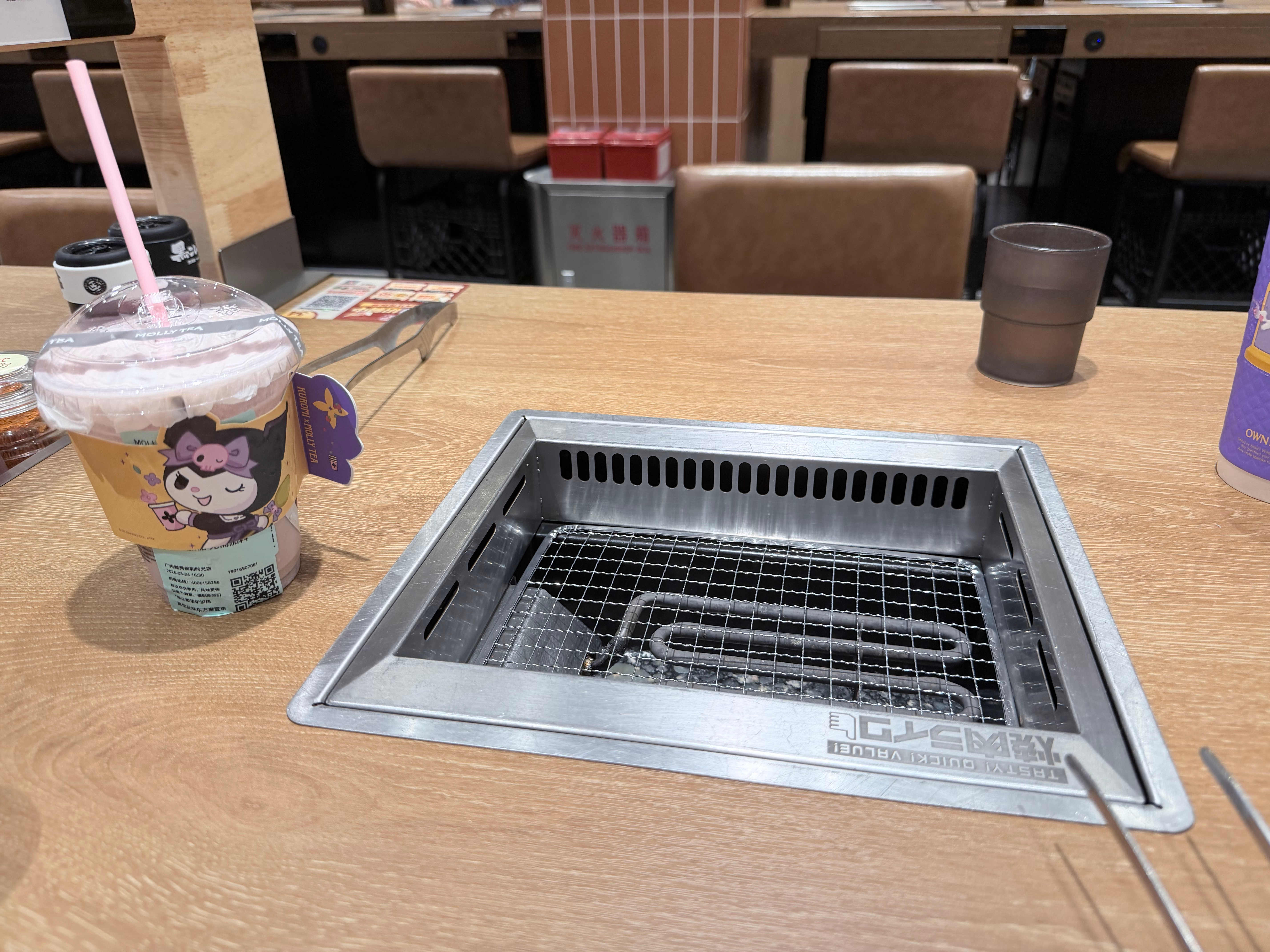 过了这么久 原来还有美乐蒂啊 可爱可爱！ 中午吃寿喜烧 晚上吃烤肉 