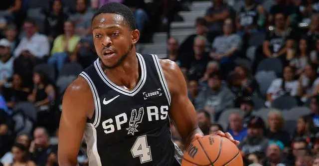北京时间11月19日，NBA常规赛继续进行。马刺末节打出25-14奠定胜局，最终
