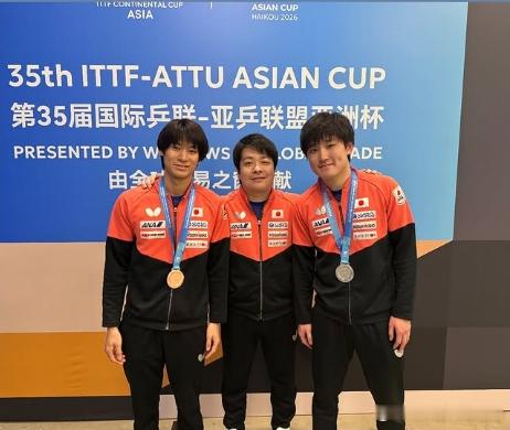 ITTF亚洲杯26张本智和 260209 岸川教练ins快拍 晒和银牌张本铜牌户