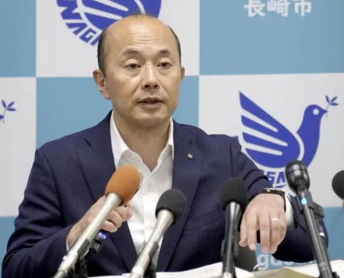 长崎市长终于说出日本政坛不敢面对的话！高市早苗现场听见脸色难看，原子弹真相被重新
