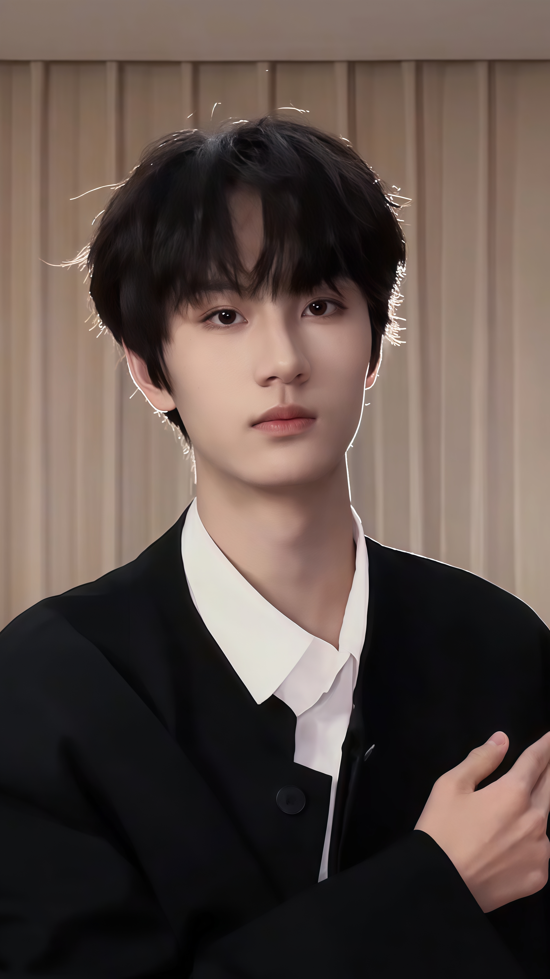 你我之间，是神父与上帝的距离人人有罪，那么请净化我吧像教训一只坏小狗那样… 