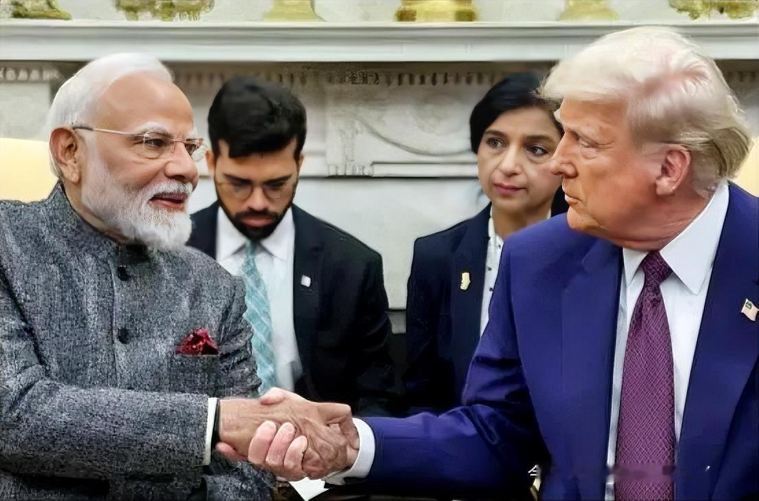 特朗普在“空军一号”上对着印度开炮，不满其持续购买俄油，放话“莫迪知道我不高兴，
