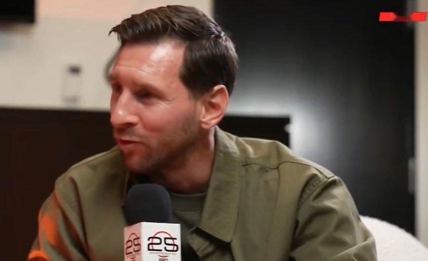 问：家庭在你生活中的地位❓ 梅西：“家庭对我来说就是一切，他们一直陪伴在我身边，