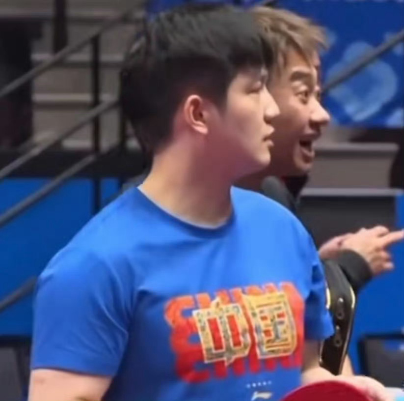 樊振东登CCTV5这照片xswl🤍🤎 ​​​