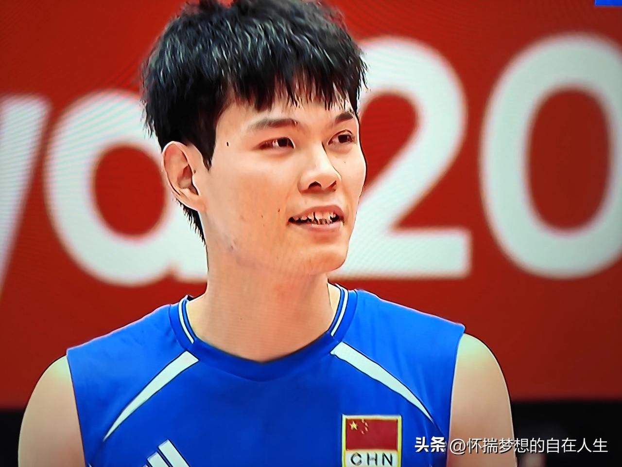 亚运会男排1/4决赛，中国男排3比0战胜了泰国队，这场比赛中国队最值得表扬的是主