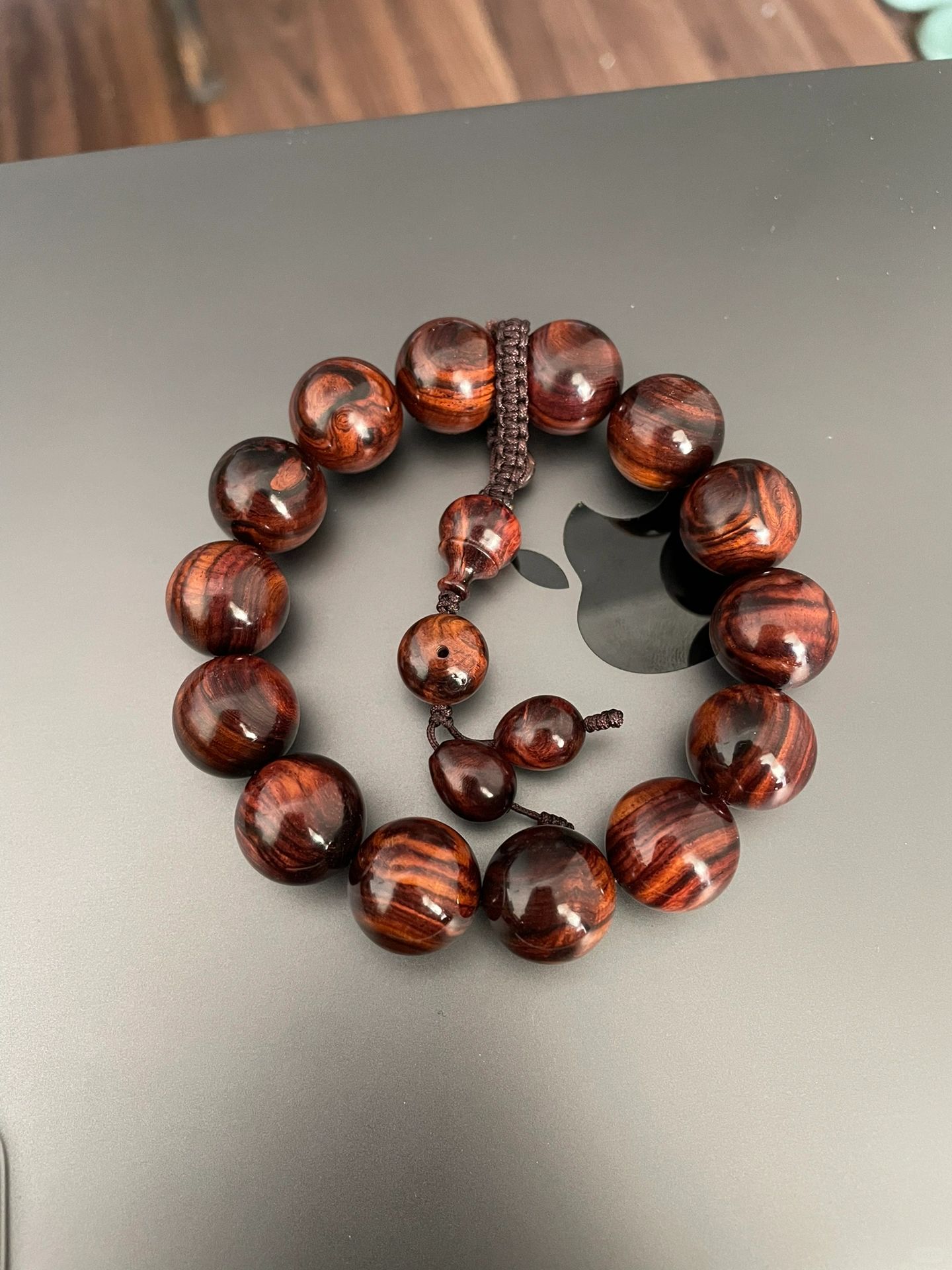 不同光线下多彩紫油梨的美感