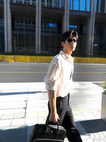 井柏然最佳赏味期来了井柏然熟男味性张力妥妥迎来最佳赏味期，井柏然身上的成熟感很有
