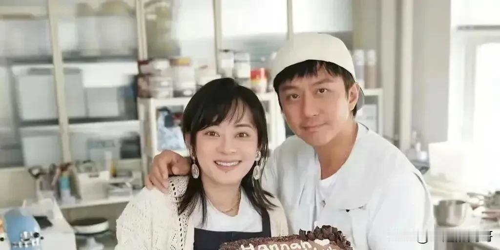 5月3日，孙俪晒出为女儿小花庆生的九宫格照片，写道“今天是我们女儿11岁的生日”