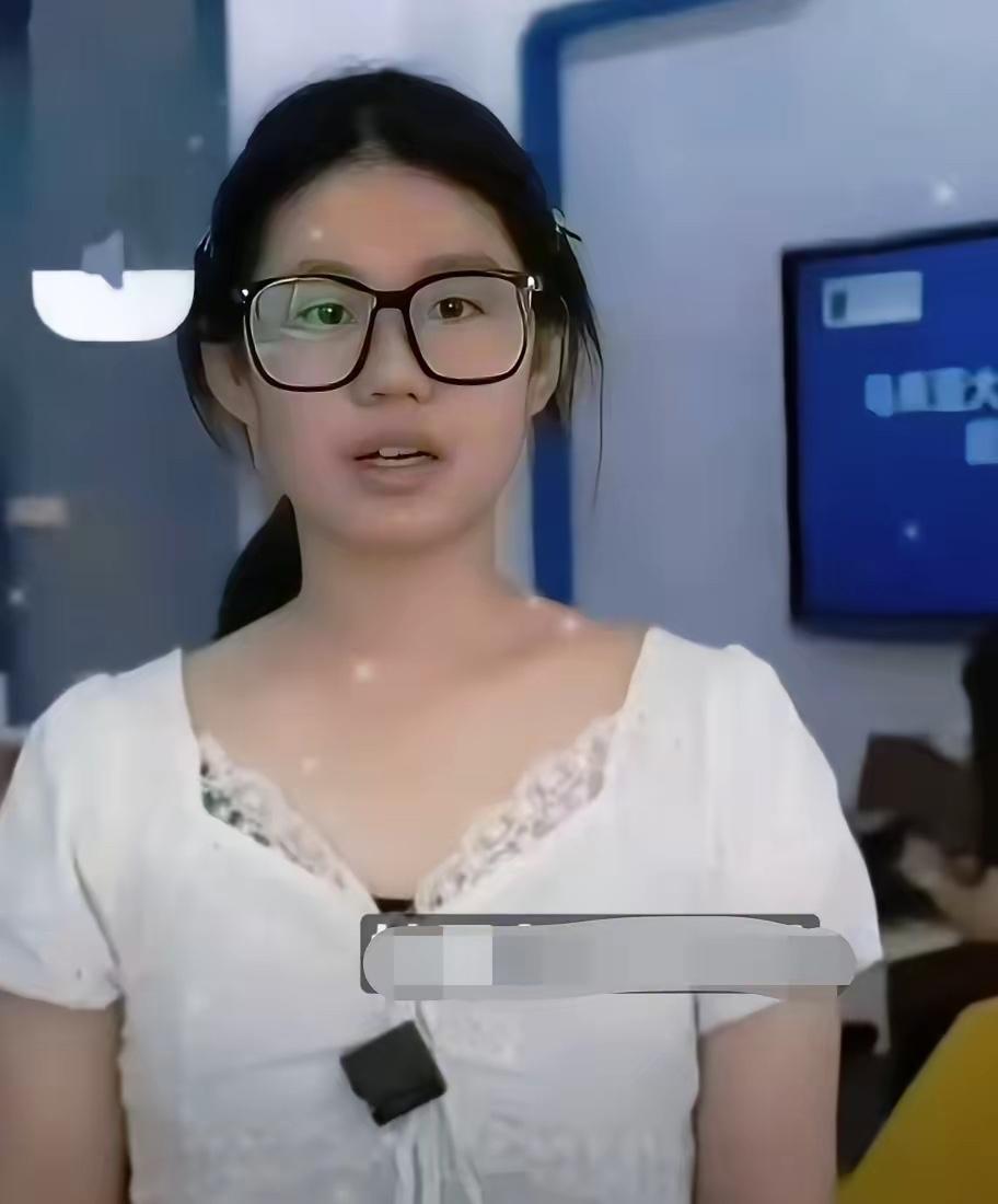 马来西亚人已经瑟瑟发抖了，因为长沙这个摸臀姐要去马来西亚留学，过往冲突记录都有据