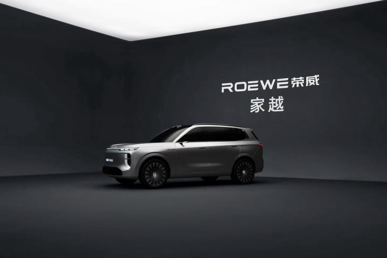 到底什么是AI原生汽车？荣威给出了答案。
没错了，我说的就是今晚发布的荣威家越0