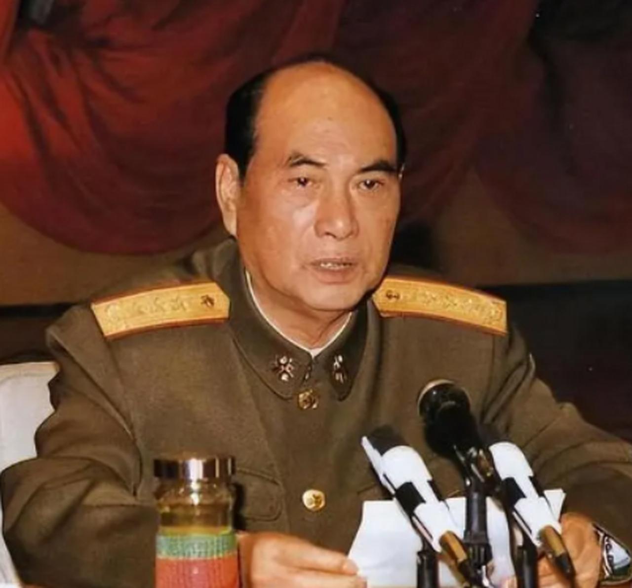 1990年5月的一天，刚出任济南军区司令员不久的张万年来到驻莱阳某部视察。一下车