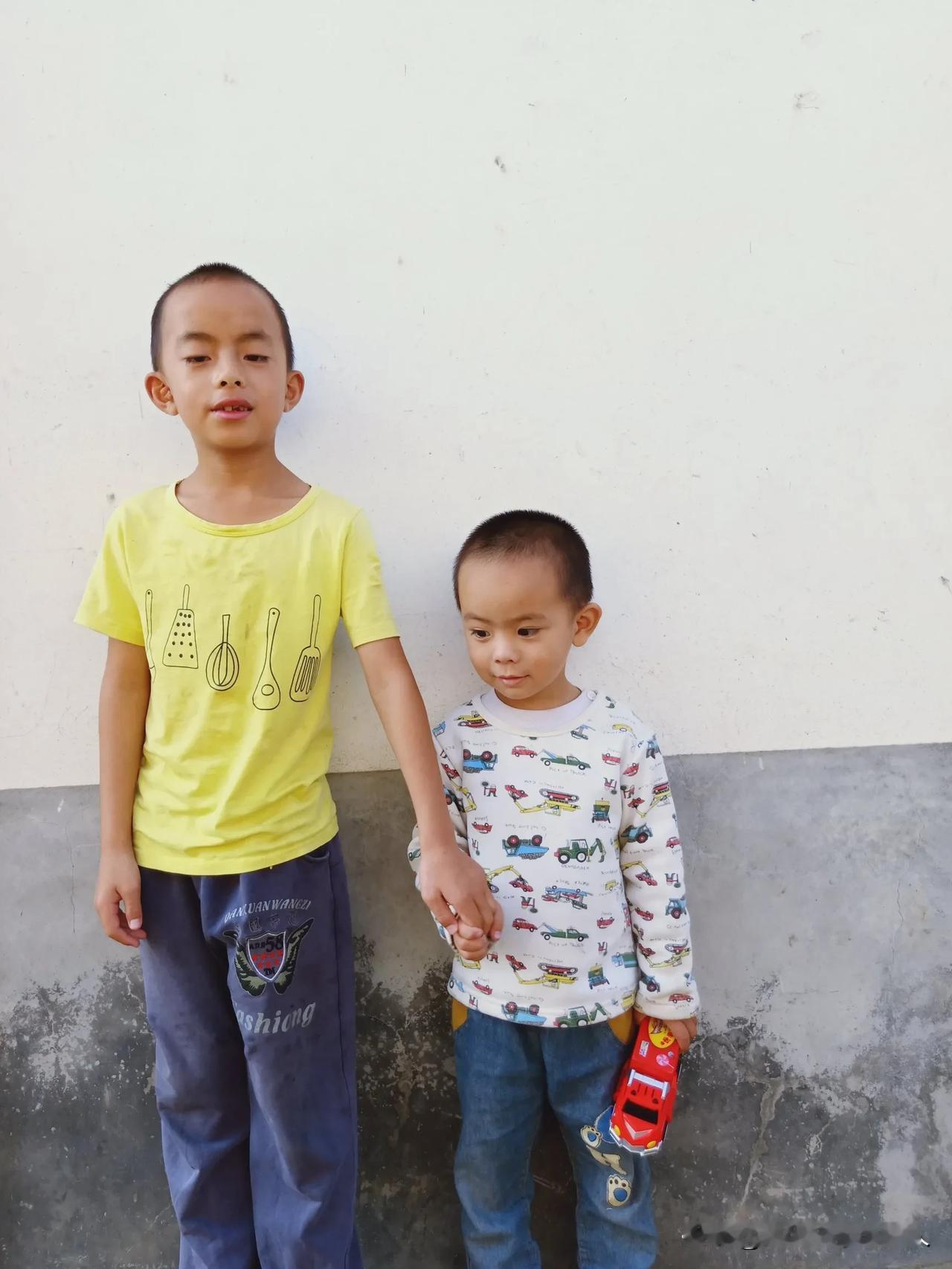 我是客家人，不要说话用我们那边的家乡话来说就是：唔妹广话。就是这个意思。