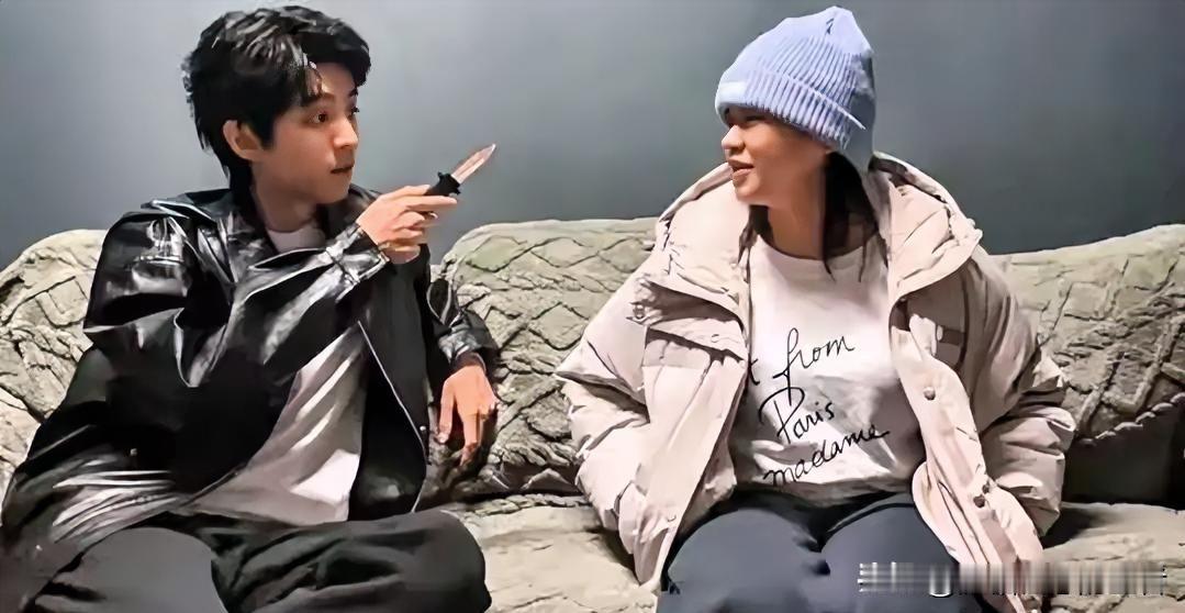 全红婵太有魅力了，就是来看场话剧，差点就变成了粉丝见面会。
 
大家应该都刷到了