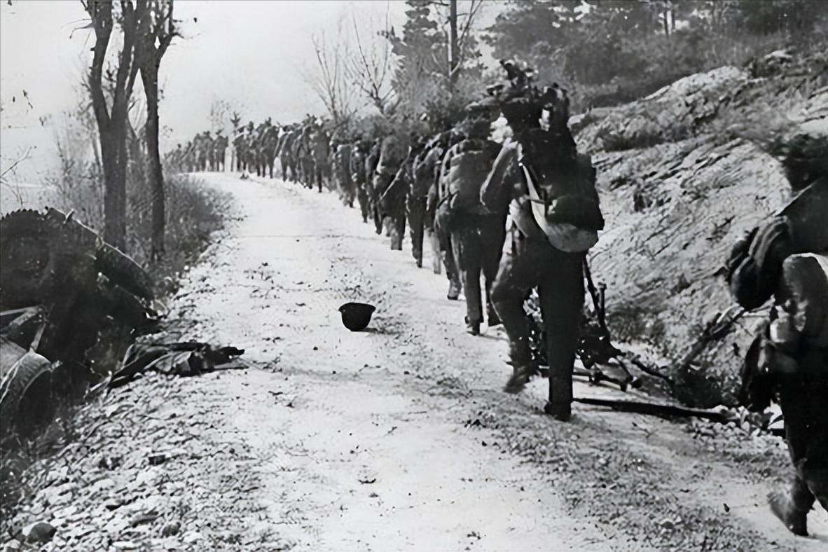 1951年夏，志司正在召开“第五次战役总结会”，彭老总突然指着第58师师长，喊：