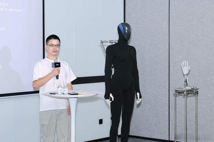 【小鹏机器人业务负责人离职何小鹏接任机器人业务】6月30日，据21世纪经济报道，