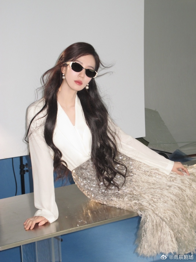 来看娱乐刘诗诗敬每一个闪闪发光的她刘诗诗温柔有力量自在且明亮 敬每一个闪闪发光的