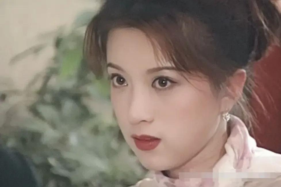 “我的长相真演不了农村人！”5月9日，金巧巧直播时甩出王炸言论，瞬间点燃全网论战