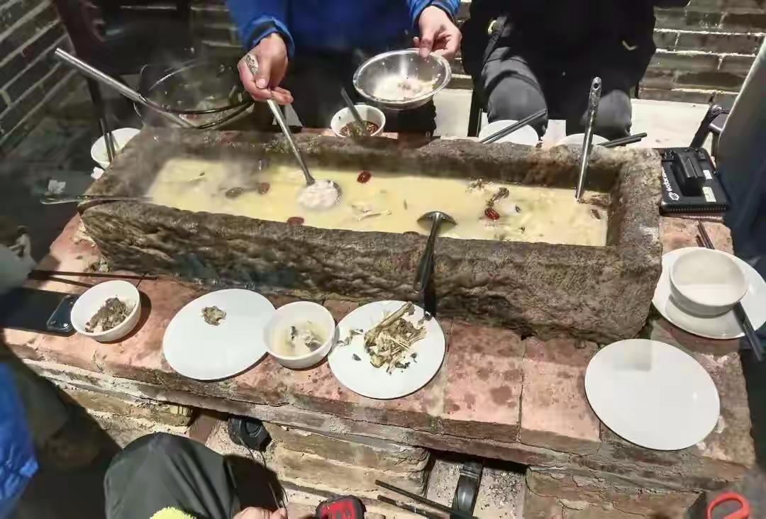 这服务员不好当！