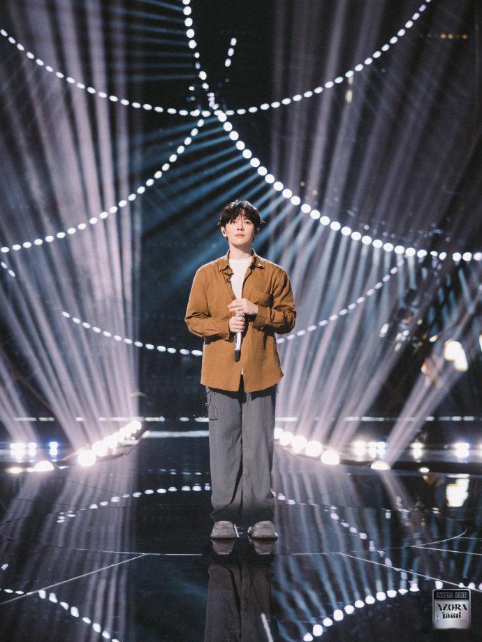 尤长靖歌手状态穿梭各类音乐舞台，尤长靖始终坚守演唱初心，嗓音温润如初。稳定的发声