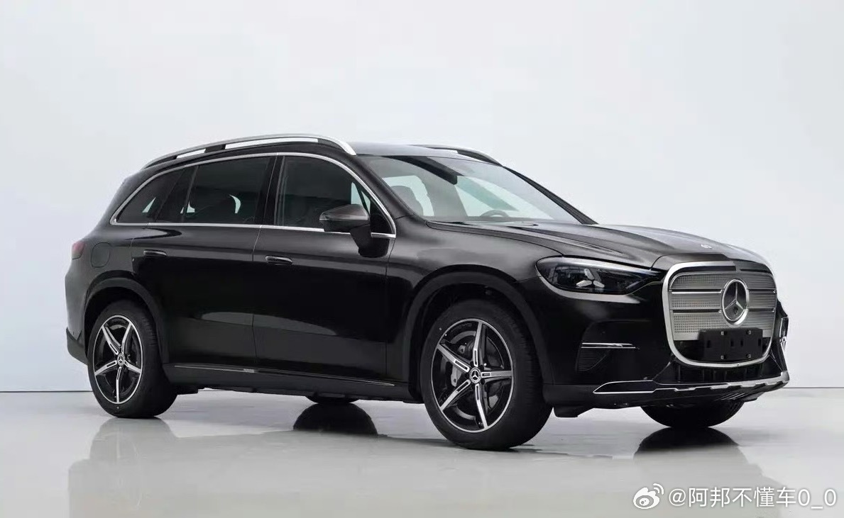 全新奔驰GLC这颜值你打几分？轴距突破3米了。冷知识：中国标准车位尺寸是5.3×