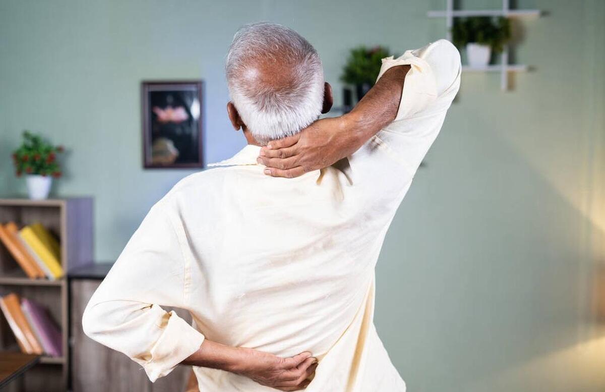 在服他汀之前，需要检查肝功能以及肌酸激酶的基础值
如果肝功能不好转氨酶已经超过正