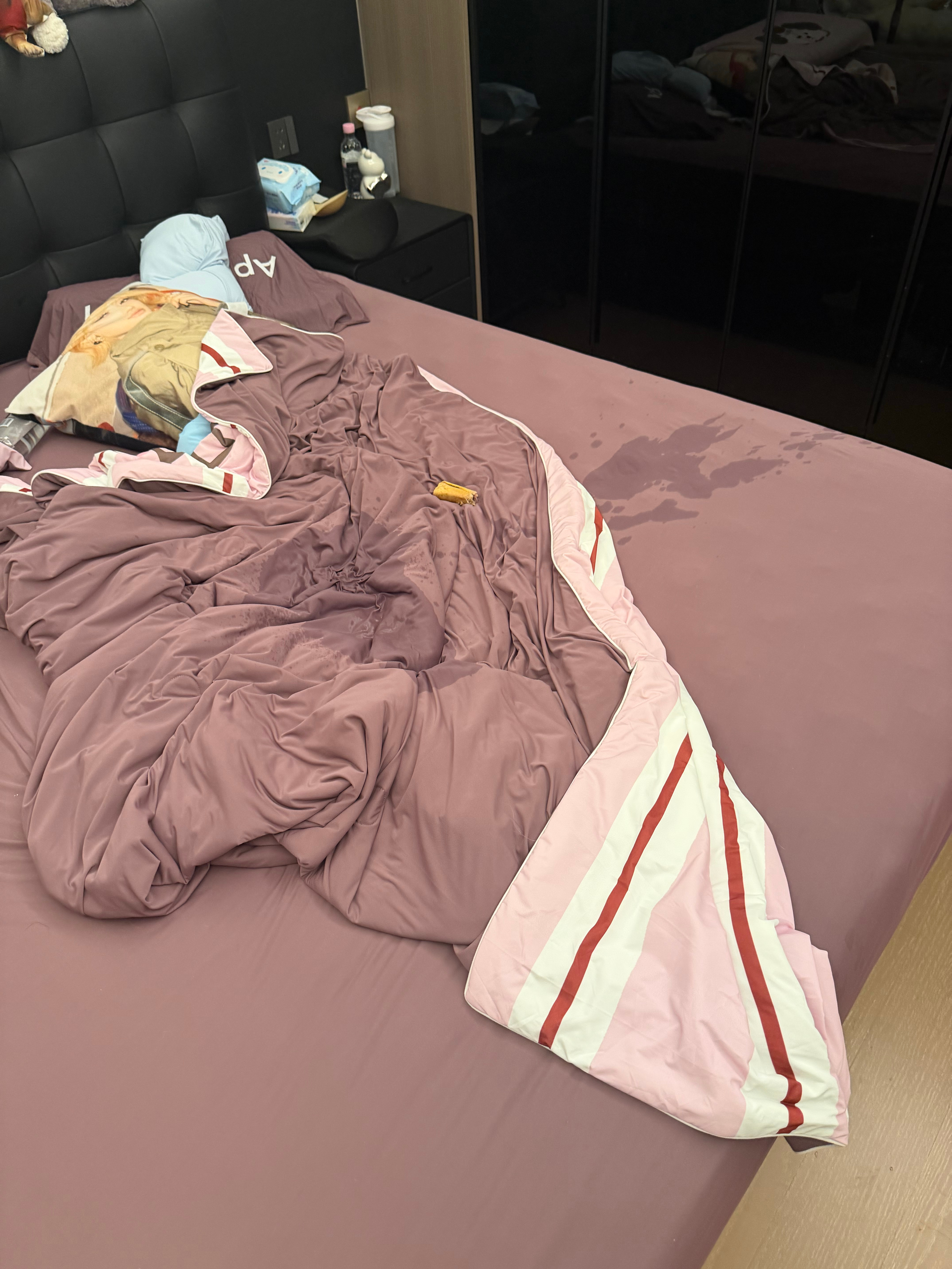 你们都不配上床睡了 