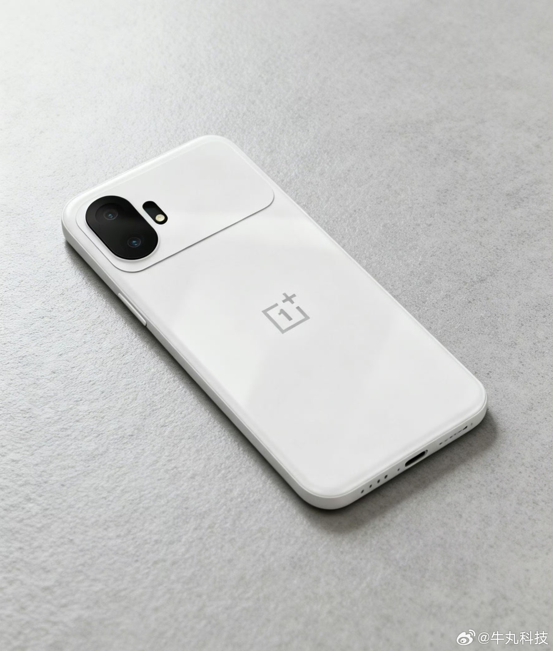 一加15T真机？这白色好看啊！😍 