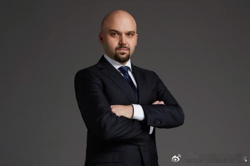 长江总和他的“新同事”Werner Gruber是外饰设计师，在法拉利担任主管外