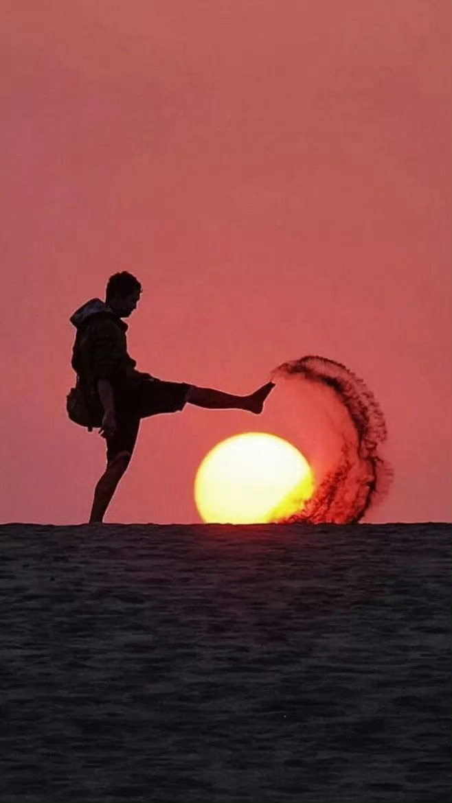 愿你可以永远横冲直撞，哪怕头破血流，也要爱憎分明、哭笑任之，一如年少时的模样。晚