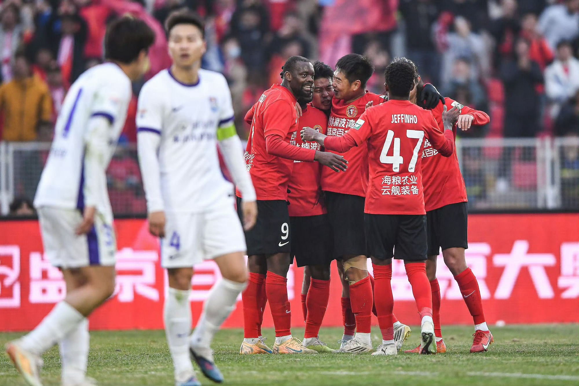 辽宁铁人3比0天津津门虎今年联赛顶着-10分的开局，三场比赛只拿到1分，保级之路