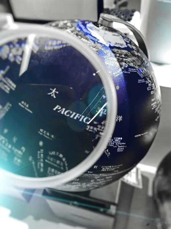 郑丽文率团抵达大陆，体现了台湾方面推动两岸关系和平发展的诚意，这一访问有望促进双