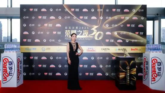 简直荒唐！爆两位知名女星在上海电视节红毯上为了争压轴，死活不肯下车，硬生生让现场