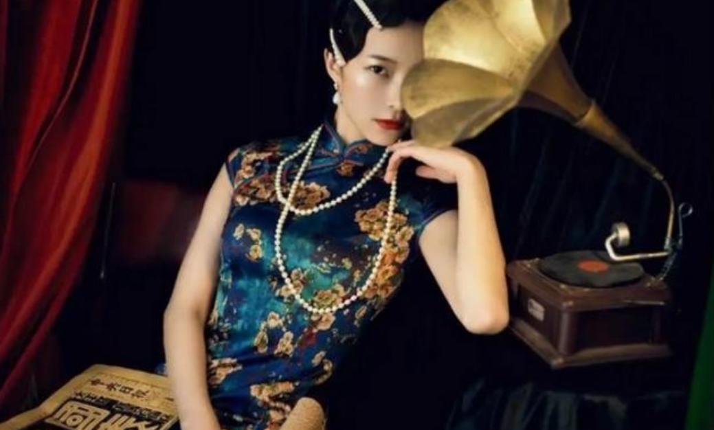 1961年，18岁马月兰被58岁伯父强娶，几个月后，伯父笑呵呵对她说：“你家妹妹