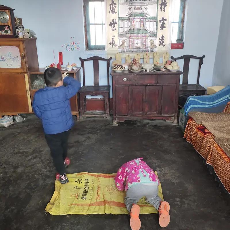 嘿，山东那硬核拜年又像颗“小炸弹”一样出圈啦！2月17日大年初一一大早，13个0