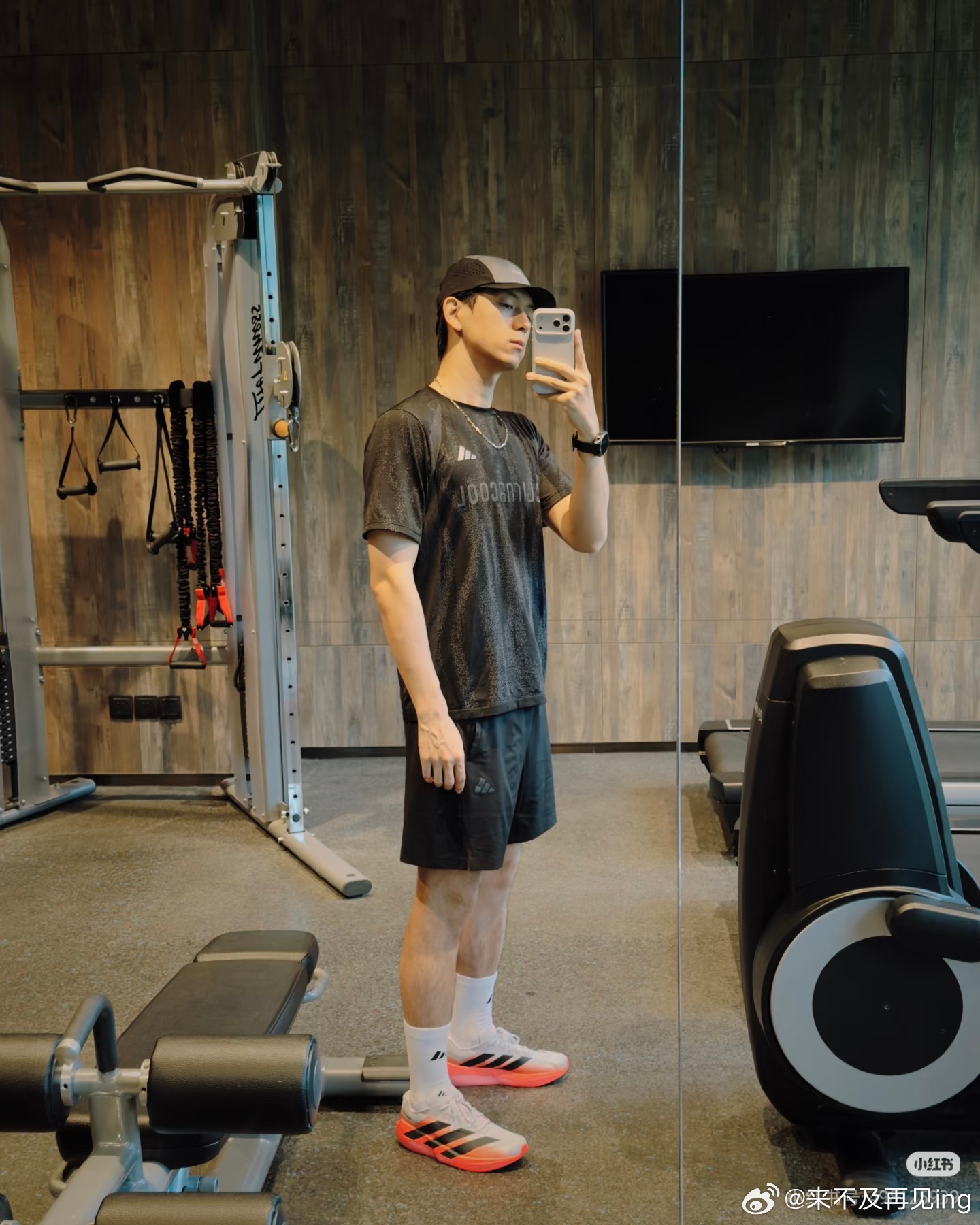 李现和小熊自拍 lx李现 夯帅，帅极了，咱真的有必要这么帅的吗？小熊换成我可不可