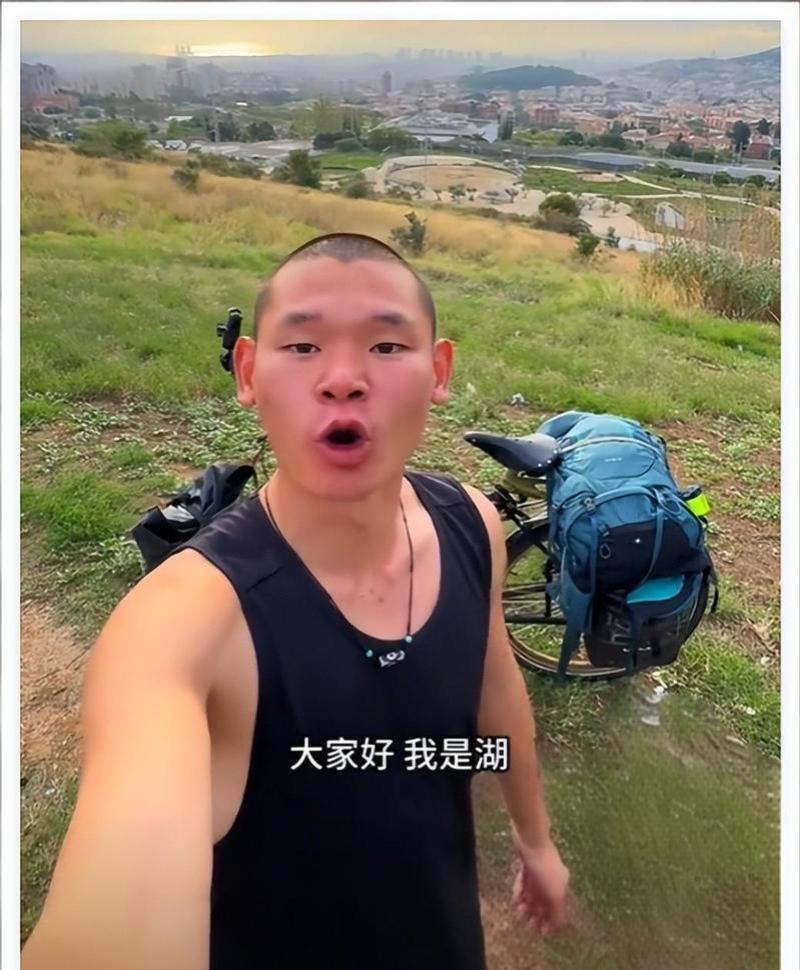 哇，他居然捐了一百万！
从看到他的时候，他一个人在非洲骑行。

后面又是海边，又