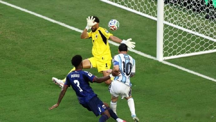 阿根廷进球梅西这记停球衔接射门一气呵成，处理球细腻又干脆，观赏性拉满。世界杯累计