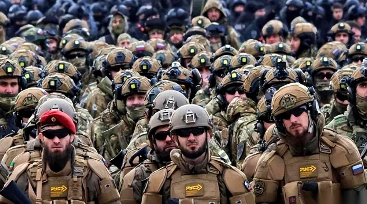 电话那头，声音都带了火星子：“你们到底管不管？”
我这边，茶杯里的热气慢悠悠地打